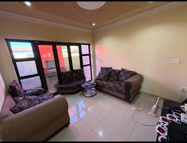 3 BEDROOM HOUSE TO LET IN GOLDEN GARDENS